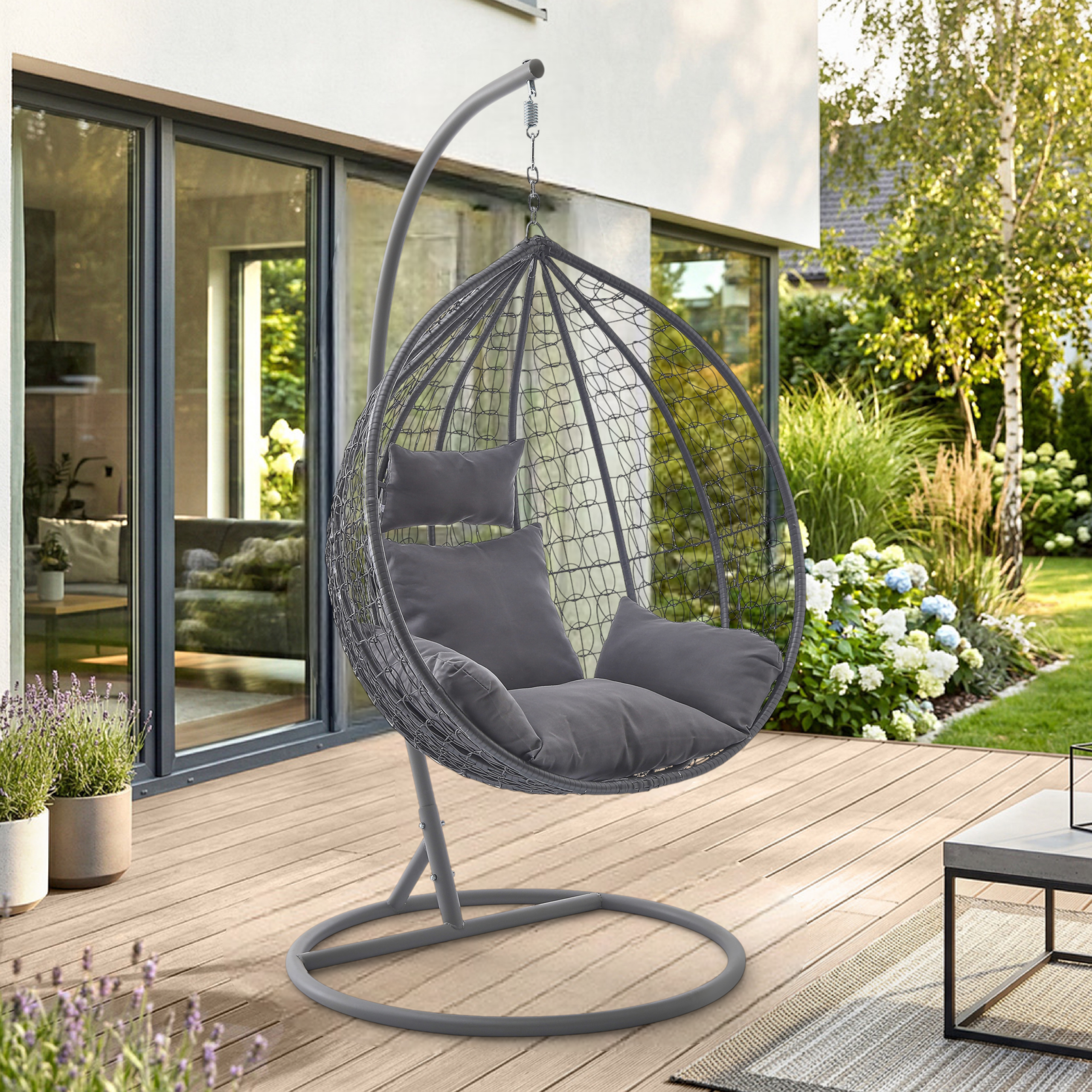 Rippuv aiatool Izeda (hall)